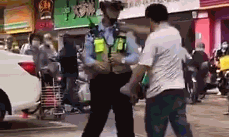 【每日平安104】醉驾袭警嚣张挑衅男一招被擒,大胃小偷三十斤鸡翅两天吃光